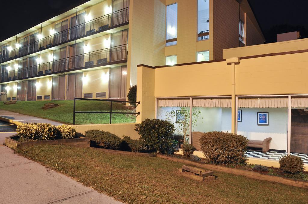 Best Western Niantic - New London, Mystic Area Buitenkant foto